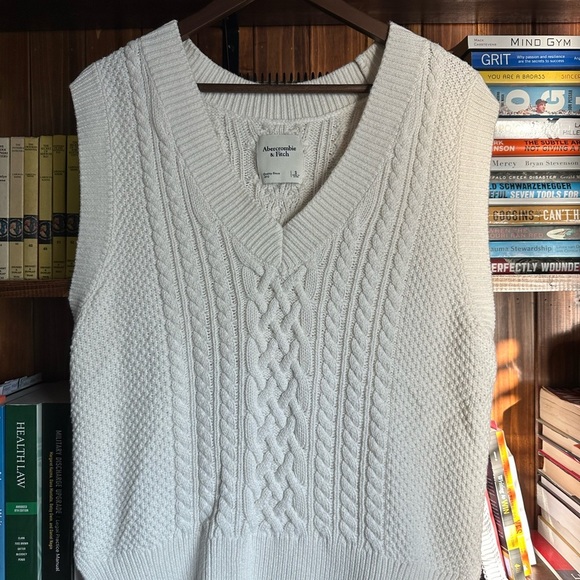 Abercrombie & Fitch Cream Cable-Knit V-Neck Sweater - Picture 1 of 4